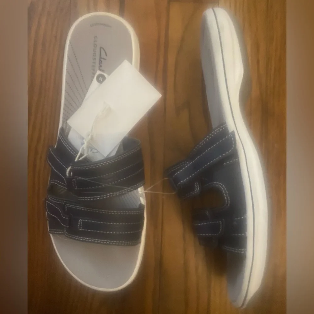 Clarks Cloudsteppers Navy Sandals Womens size 11-NWT - Picture 2 of 3